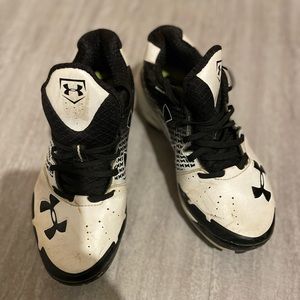 Boys under armour cleats